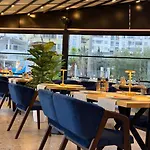 Lira 酒店 4*