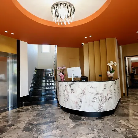 Lira Hotel 4*
