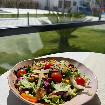 Lira Hotel 4*